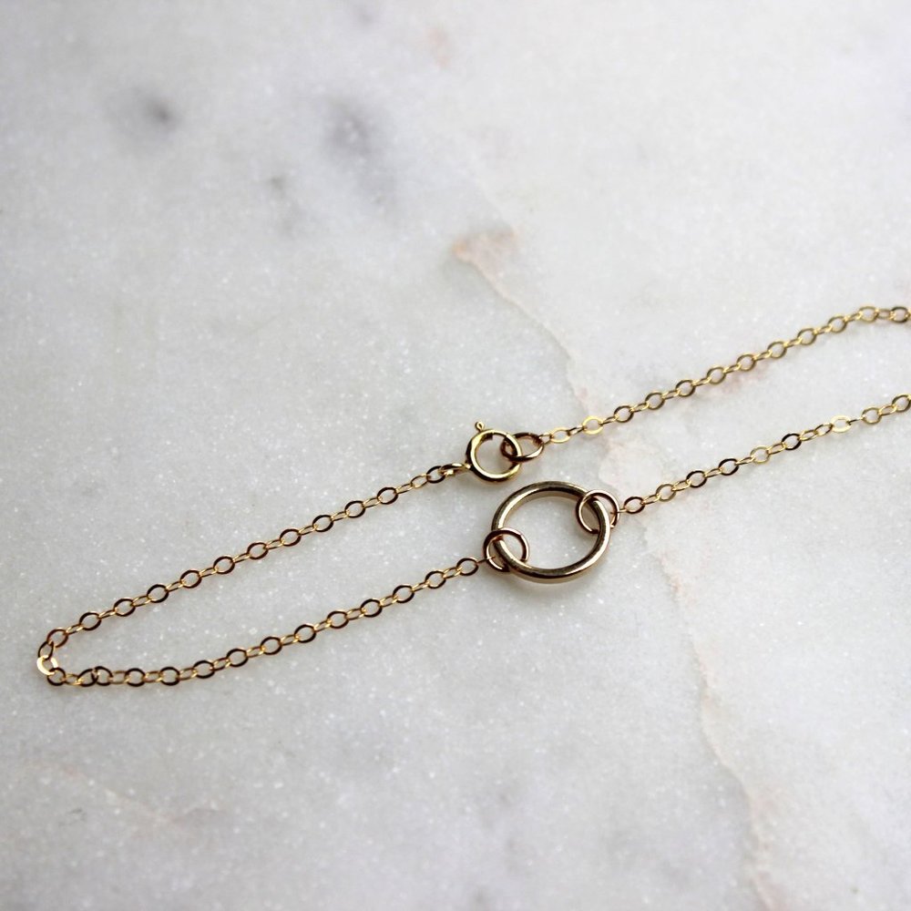 🌼 Minimal Dainty 14k Gold Fill Circle Bracelet 🌼 - Picture 2 of 3
